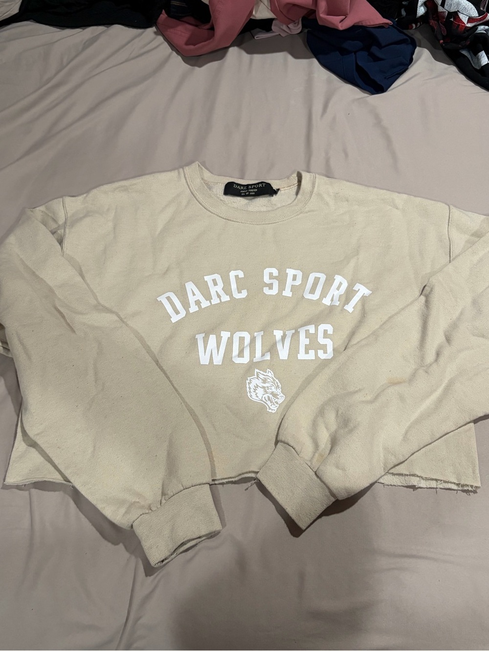 Darc Sport Cream 'Wolves' Cropped Crewneck